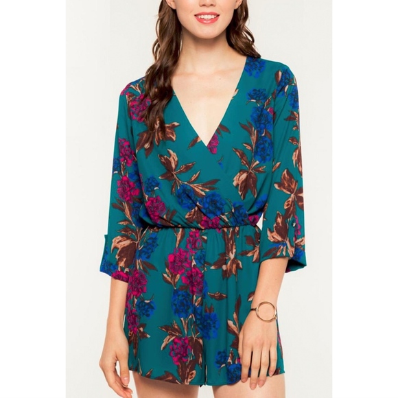 Everly Pants - NWT Everly floral romper - size Medium!